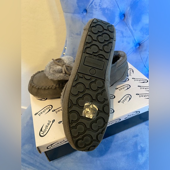 Hooked Chill Slippers - Picture 6 of 6